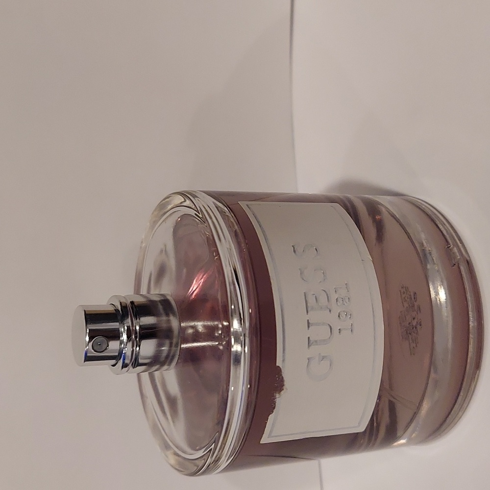 GUESS - Picture 2 of 3